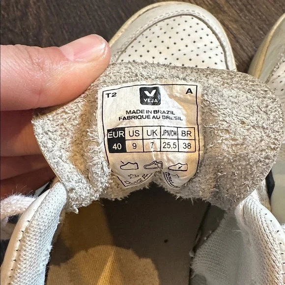 Veja V-10 Sneakers - Picture 7 of 10